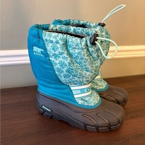 Sorel teal and Gray Snow Boots size 7